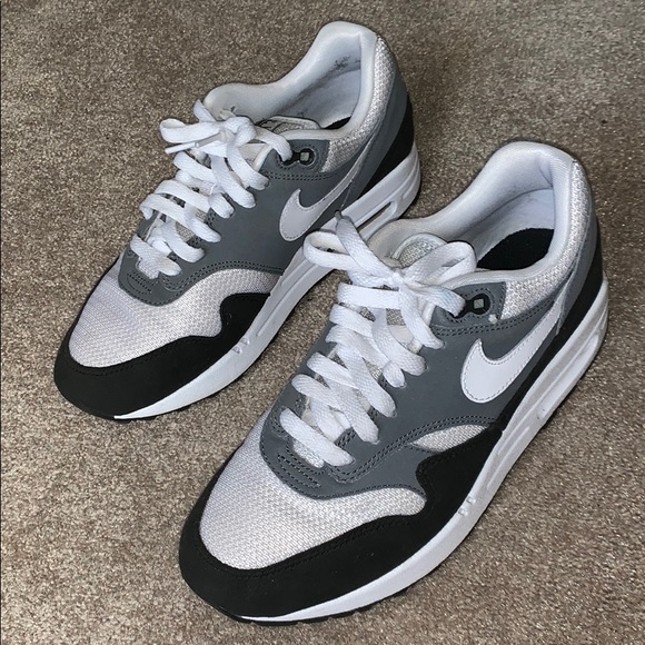 Nikes - Picture 2 of 4